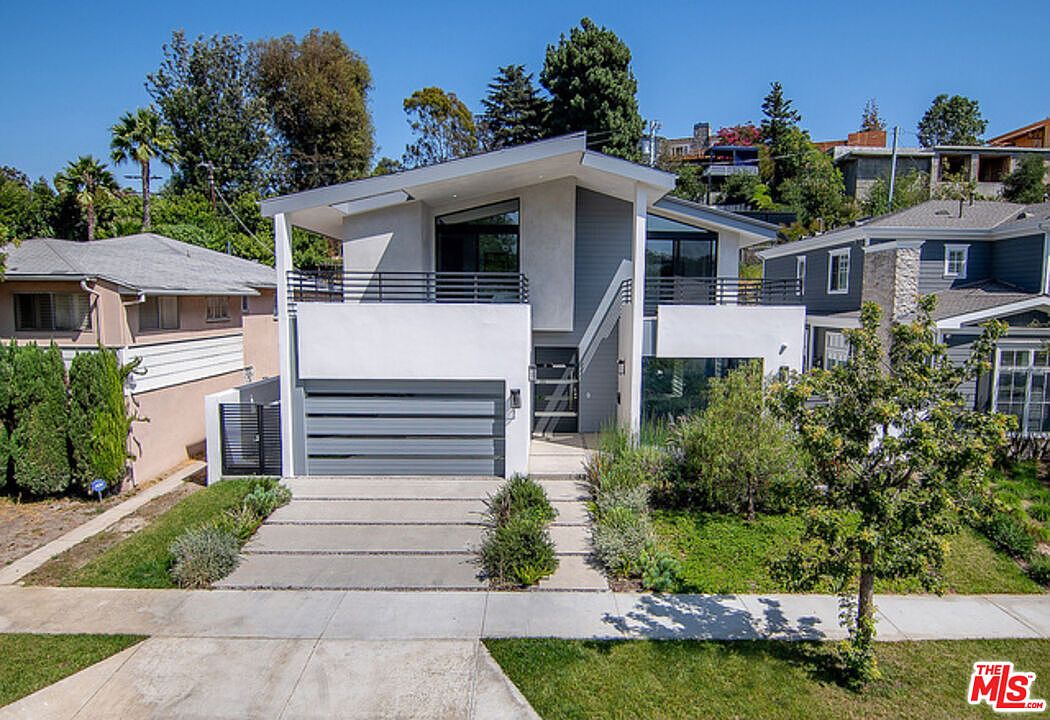 2122 Castle Heights Ave — photo 1