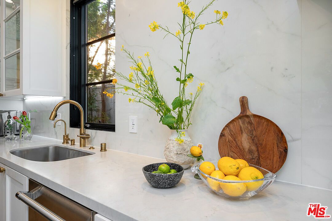 320 N Alta Vista Blvd — photo 21