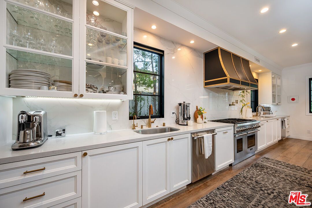 320 N Alta Vista Blvd — photo 25
