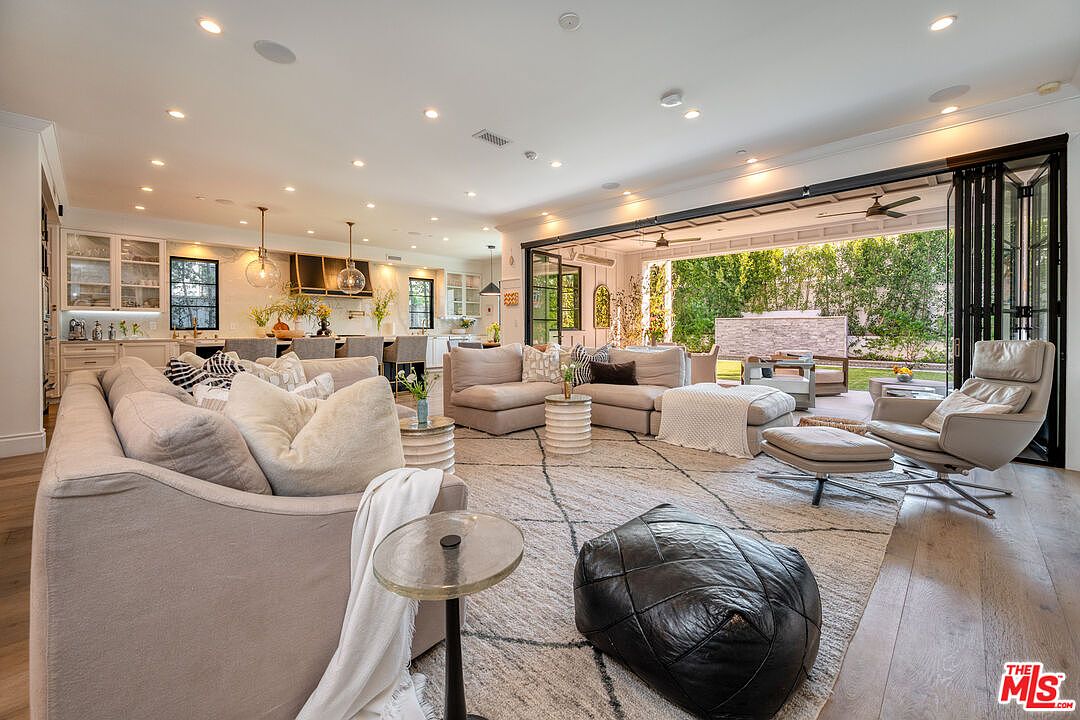 320 N Alta Vista Blvd — photo 30
