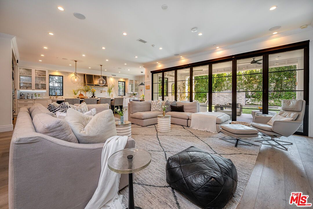 320 N Alta Vista Blvd — photo 31