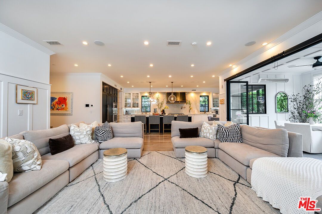 320 N Alta Vista Blvd — photo 36
