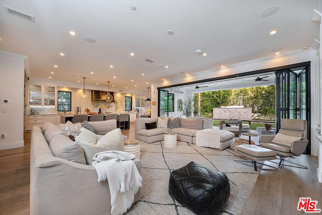 320 N Alta Vista Blvd — photo 37