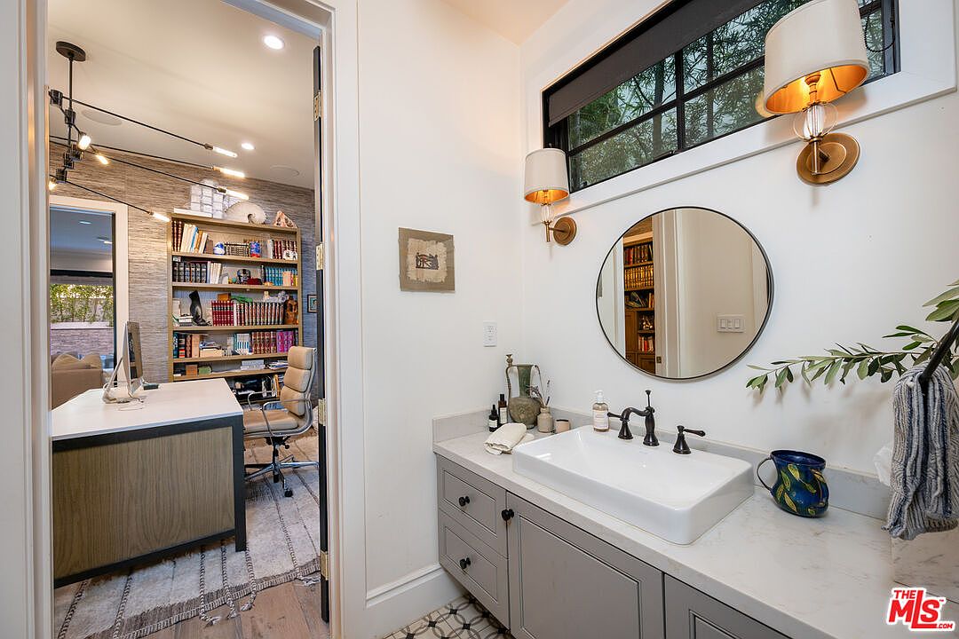 320 N Alta Vista Blvd — photo 43