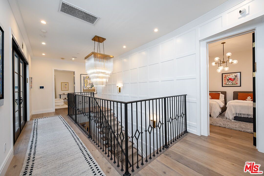 320 N Alta Vista Blvd — photo 46