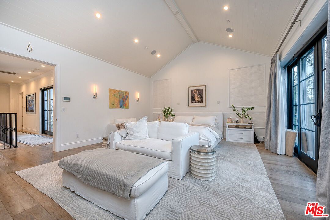 320 N Alta Vista Blvd — photo 51